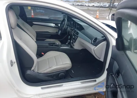 2012 Mercedes-Benz C 350 Sport из США, поврежденный, VIN WDDGJ5HB4CF734985